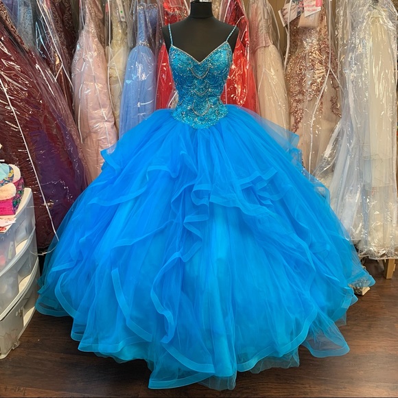 💙Peacock Quinceanera Ballgown💙 - Picture 3 of 9